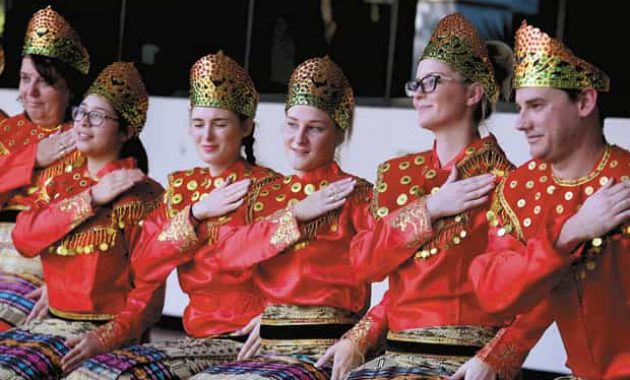 tari-saman-pria-wanita