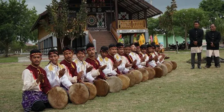 Kesenian Aceh-Rapai-Geurimpheng